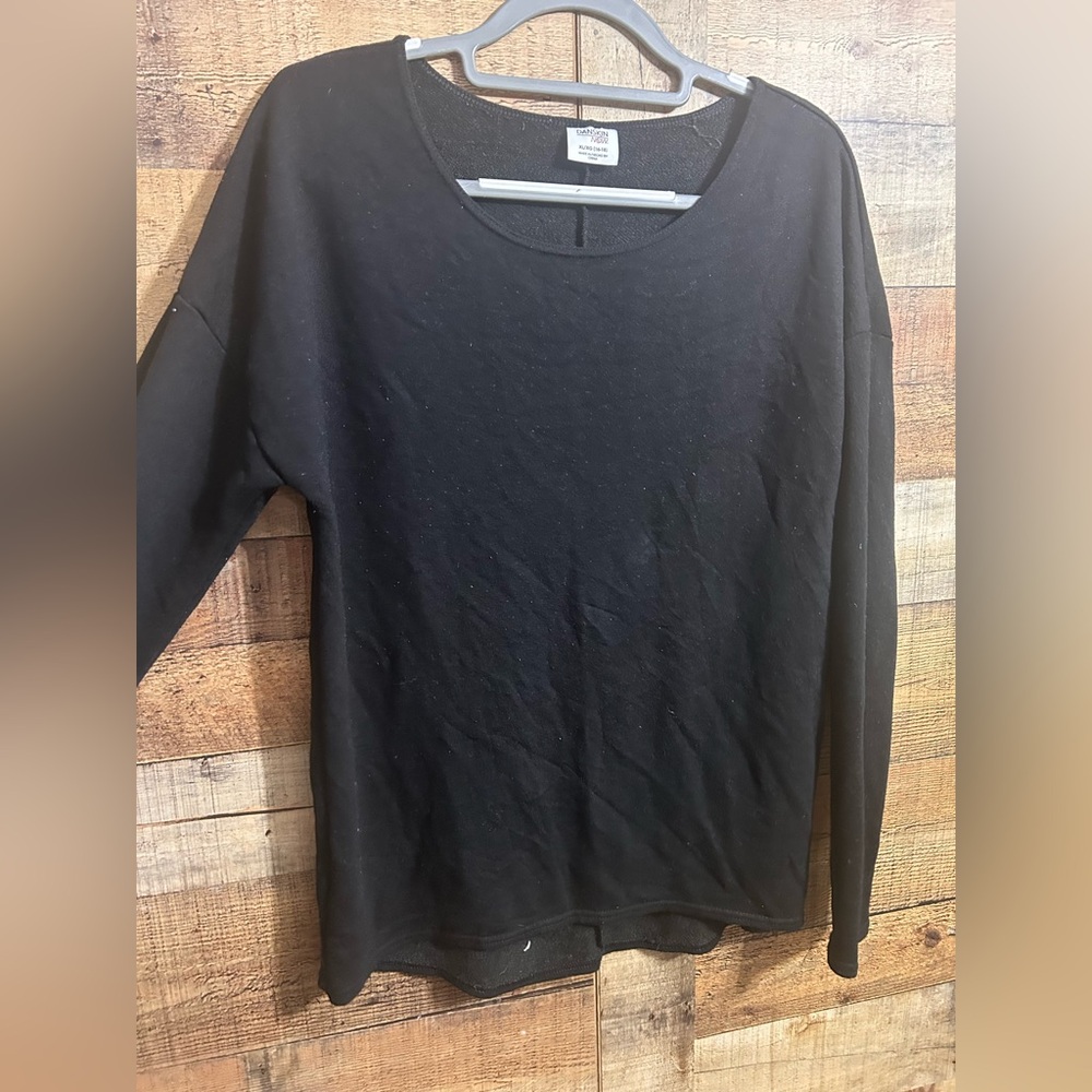 Danskin Now Classic Black Top with thumb holes